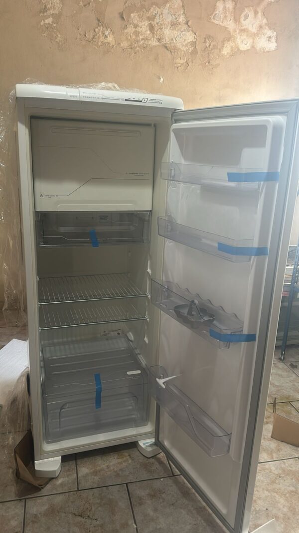 Geladeira Electrolux - 322L - 110Vts - Semi nova - Image 2