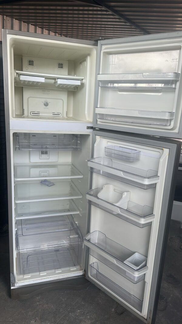 Geladeira Electrolux - 380L - 127Vts - Usada - Image 2