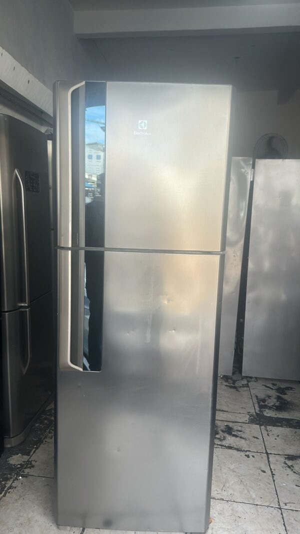 Geladeira Electrolux - 431L - 110Vts - Semi nova