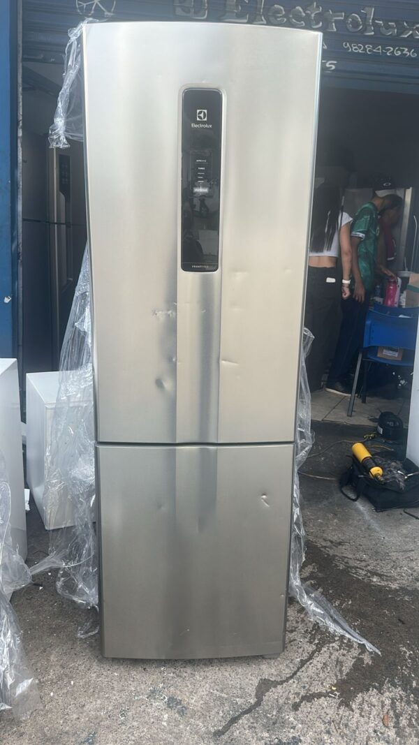 Geladeira Electrolux - 490L - 110Vts - Semi nova