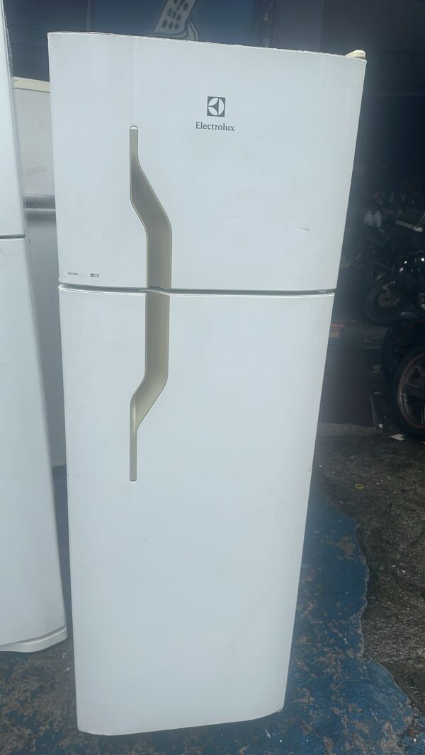 Geladeira Electrolux - 260L - 110Vts - Usada