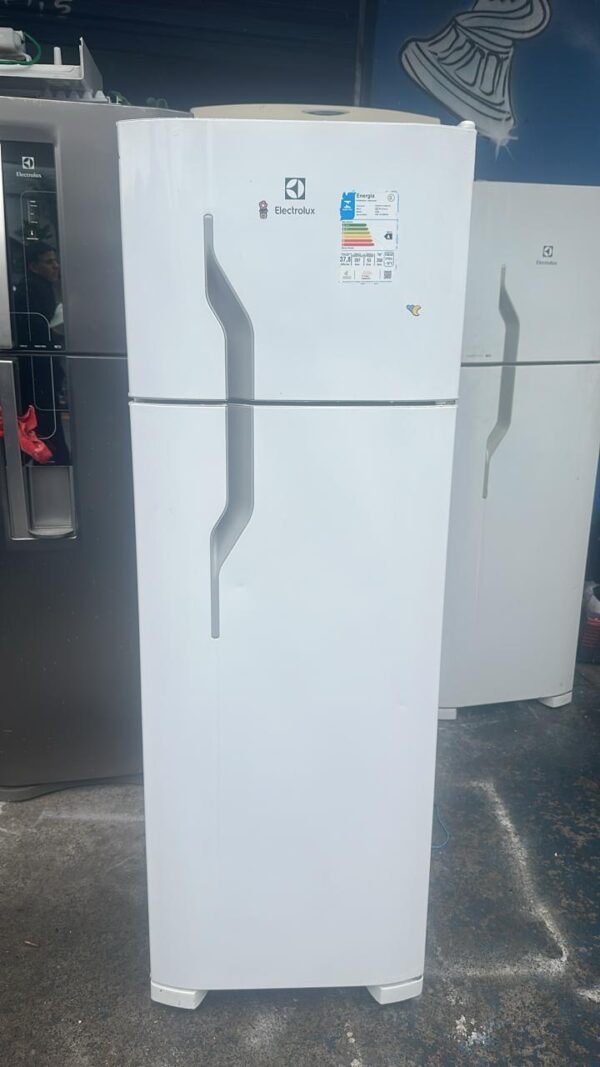 Geladeira Electrolux - 310L - 110Vts - Usada